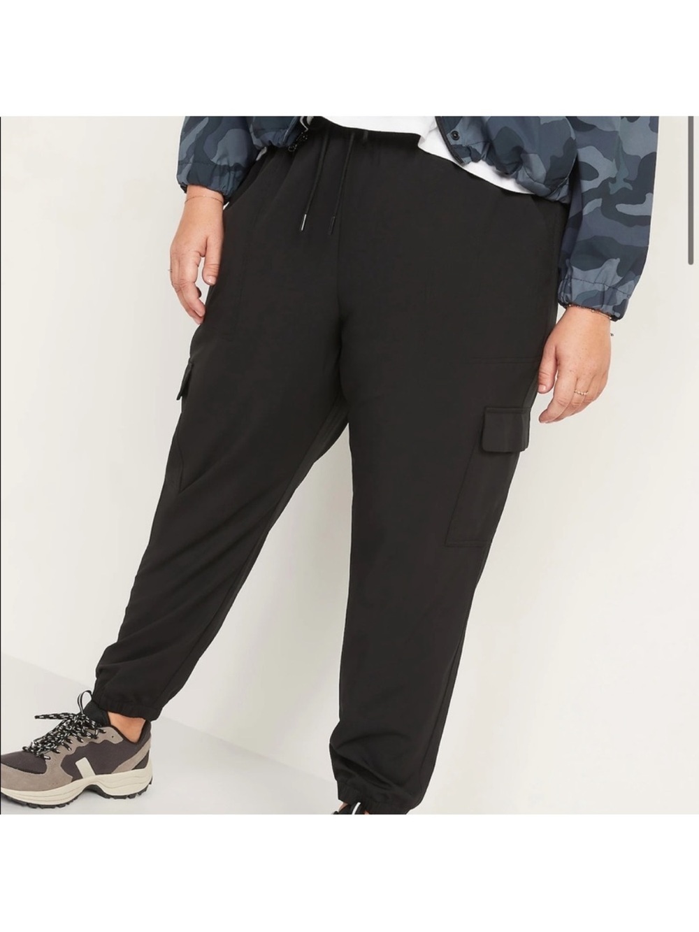 NWT Old Navy Mid-Rise Stretchtech Cargo Pants, Size XXL (20), Black Jack
